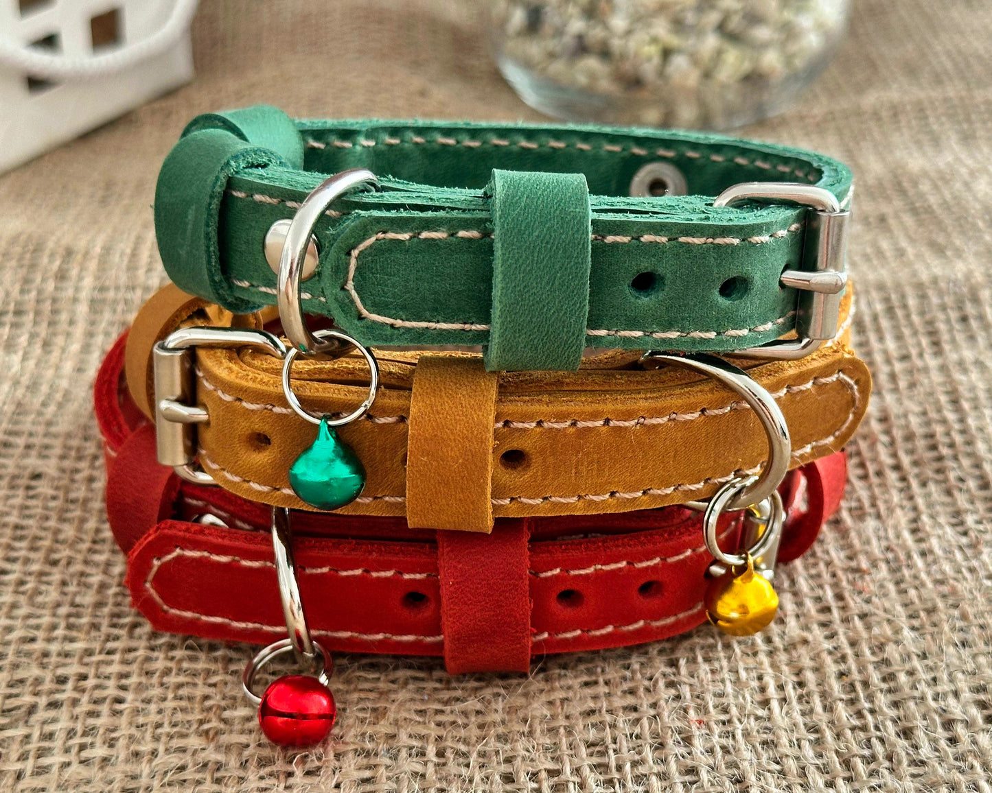 Personalized leather cat collar with engraved name, stylish and durable for kittens and cats.