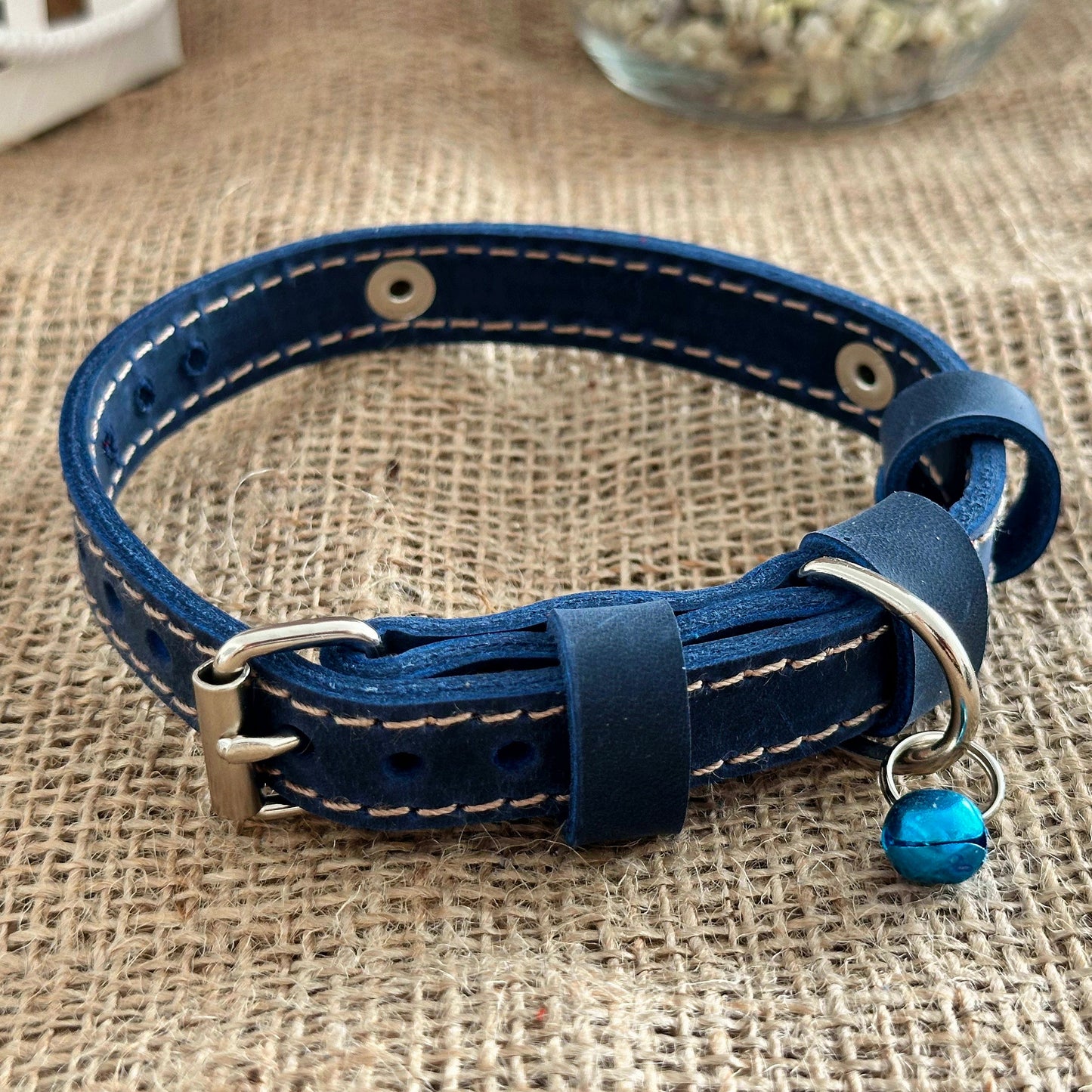 Fashionable leather cat collar with an ID nameplate, designed for comfort.