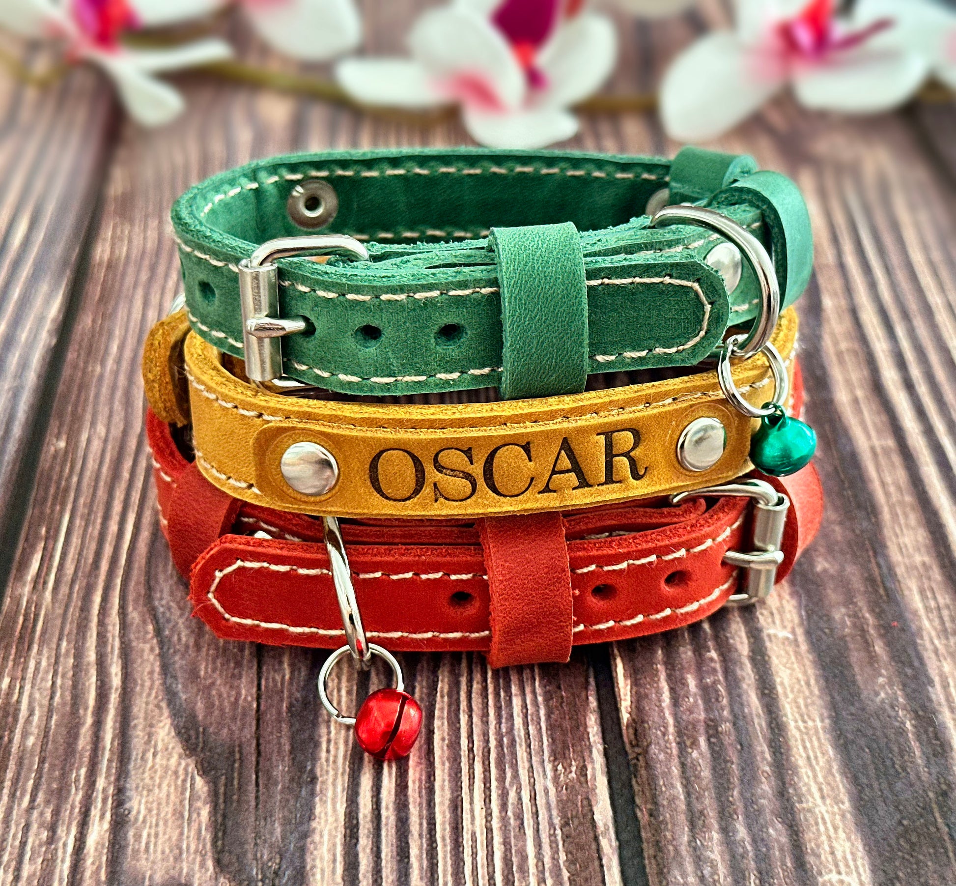 Elegant custom cat collar made from genuine leather, featuring a personalized name tag and an adjustable fit.