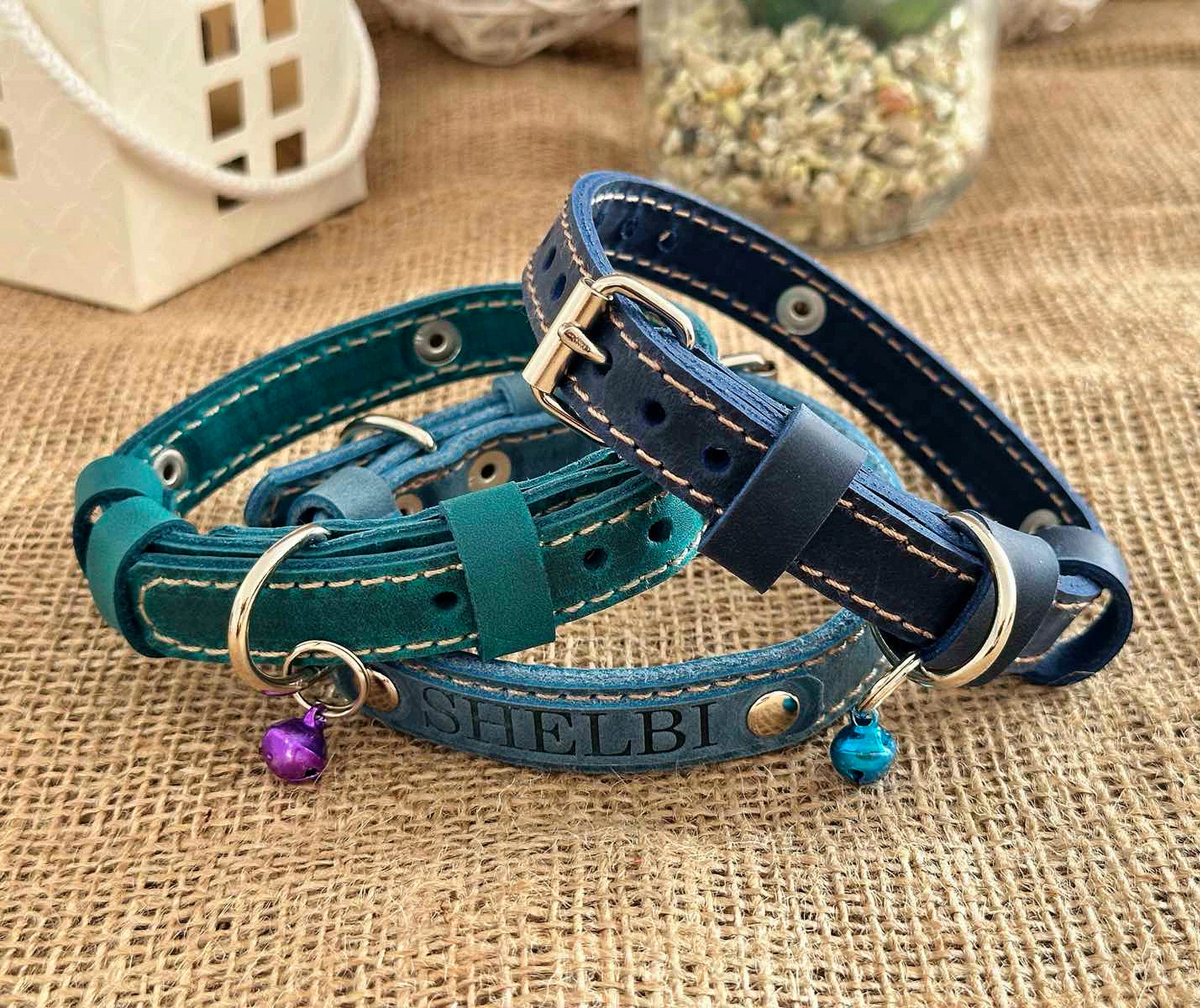 Trendy cat collar with engraving, made from premium leather for ultimate comfort.
